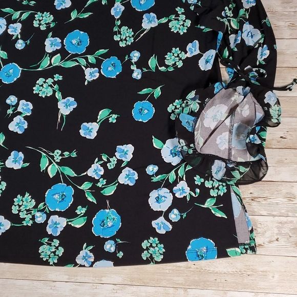 Susan Graver Printed Liquid Knit Top with Ruffle Trim‎ Floral Shirt Size Large - Picture 4 of 10